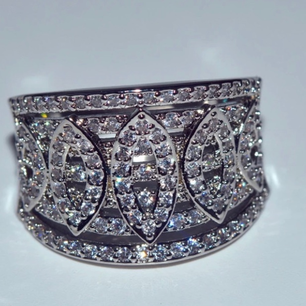 Beautiful CZ sterling silver ring - Picture 5 of 7